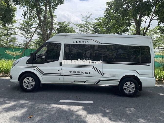 Ford Transit sx2024 cực mới ạ