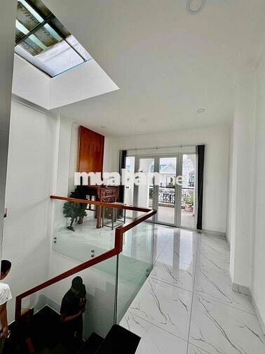 NHÀ ĐẸP MỚI TRỆT 3 LẦU, 5PN, SẴN MÁY LẠNH ,SÁT CITYLANK