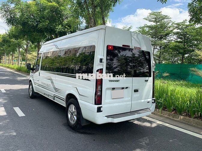 Ford Transit sx2024 cực mới ạ