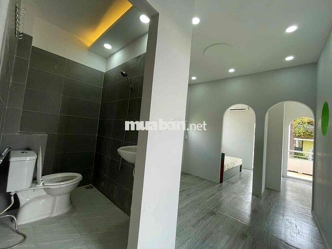 QUẬN 10- 2 PHÒNG NGỦ BAN CÔNG - GẦN VẠN HẠNH MALL, ĐH Y PHẠM NGỌC THAC