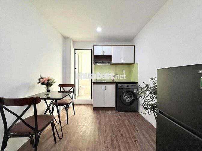 CĂN HỘ TÁCH BẾP 1 PHÒNG NGỦ - PHÒNG KHÁCH - MÁY GIẶT RIÊNG -CỬA SỔ LỚN
