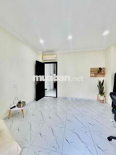 NHÀ ĐẸP MỚI TRỆT 3 LẦU, 5PN, SẴN MÁY LẠNH ,SÁT CITYLANK