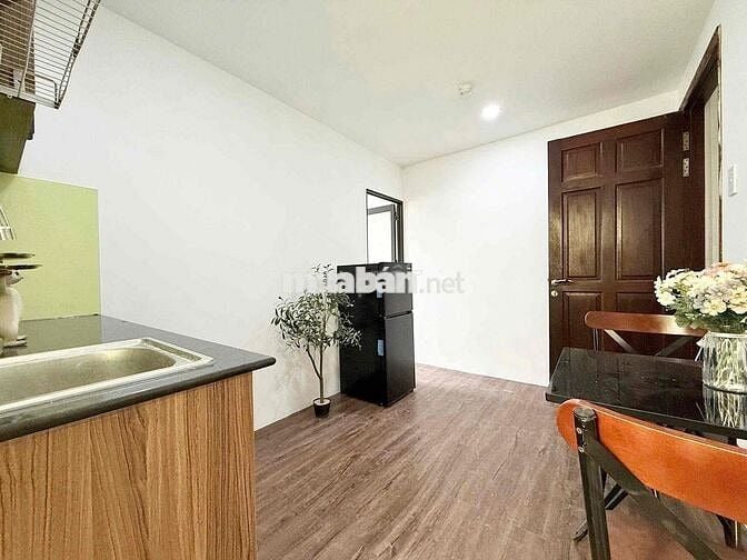 CĂN HỘ TÁCH BẾP 1 PHÒNG NGỦ - PHÒNG KHÁCH - MÁY GIẶT RIÊNG -CỬA SỔ LỚN