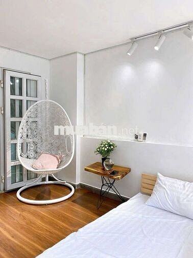 Căn Hộ Studio Ban Công Tách Bếp Full Nội Thất Gần Ngã Tư Hàng Xanh