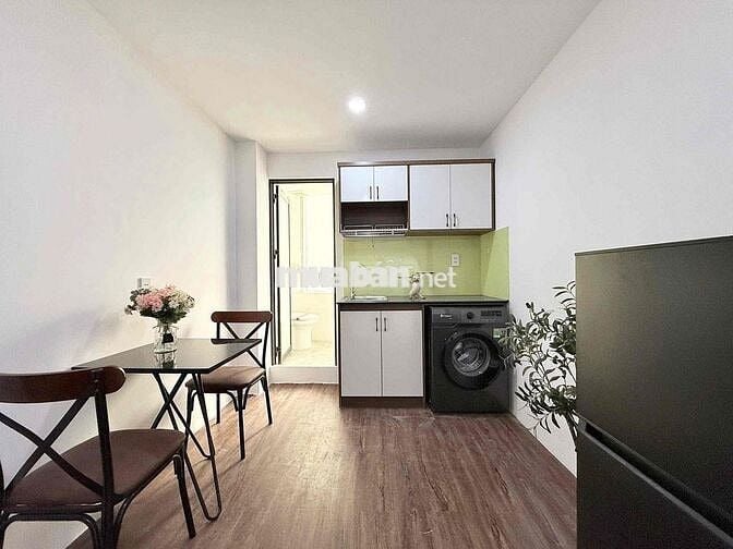 CĂN HỘ TÁCH BẾP 1 PHÒNG NGỦ - PHÒNG KHÁCH - MÁY GIẶT RIÊNG -CỬA SỔ LỚN