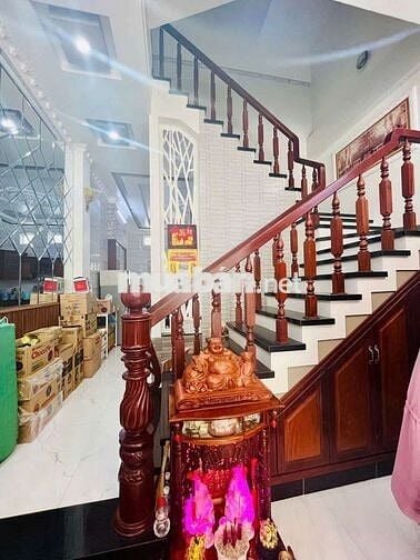 Nhà mới 4pn có nội thất KDC Hưng pHú