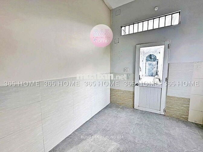 Phòng cửa sổ trời - Gần UFM và KCX Q7
