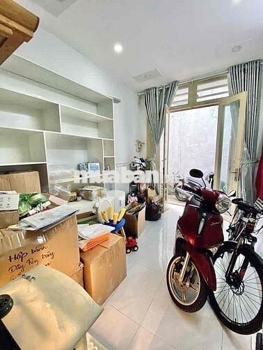 Nhà giáp Nguyễn Sơn - DT:3x8 - đúc 2 tầng - Chỉ 2.xtỷ
