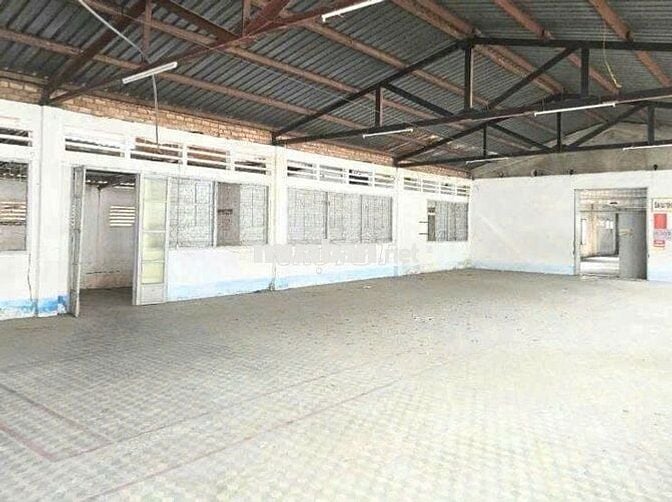 Kho đẹp cần cho thuê gấp diện tích 250m2 ở Tôn Thất Thuyết đường cont