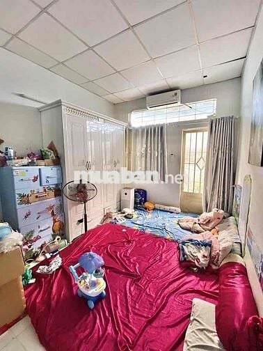 Nhà giáp Nguyễn Sơn - DT:3x8 - đúc 2 tầng - Chỉ 2.xtỷ