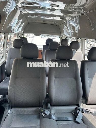 Toyota Hiace 2017 máy dầu Nhập Nhật còn rất đẹp.