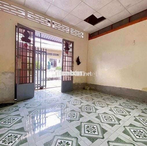 Bán đất tặng căn nhà cấp 4 ngay Bà Điểm, Hóc Môn giá chỉ 700trieu shr