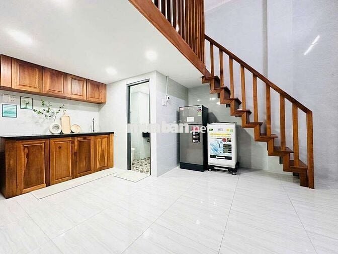 CHO THUÊ CHDV CUỐI ĐƯỜNG LÊ THÚC HOẠCH, NGAY BÌNH LONG Ở ĐƯỢC 4 NGƯỜI