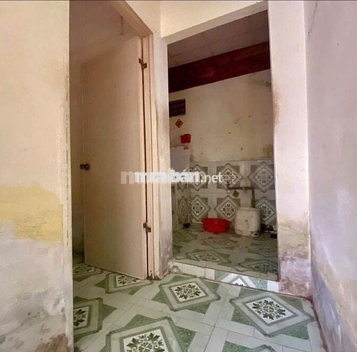 Bán đất tặng căn nhà cấp 4 ngay Bà Điểm, Hóc Môn giá chỉ 700trieu shr