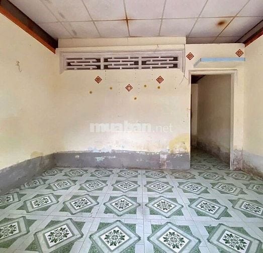 Bán đất tặng căn nhà cấp 4 ngay Bà Điểm, Hóc Môn giá chỉ 700trieu shr