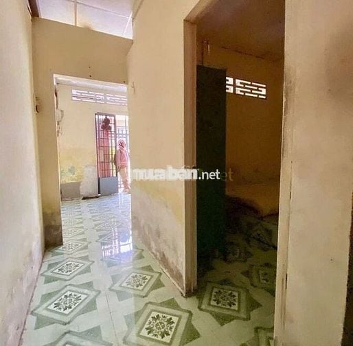 Bán đất tặng căn nhà cấp 4 ngay Bà Điểm, Hóc Môn giá chỉ 700trieu shr