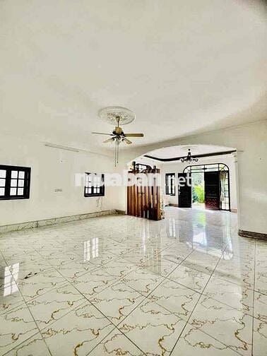 Cho Thuê Nguyên Căn Biệt Thự DT600m2 1Trệt 2Lầu 5Pn 6Wc Gara Ôtô