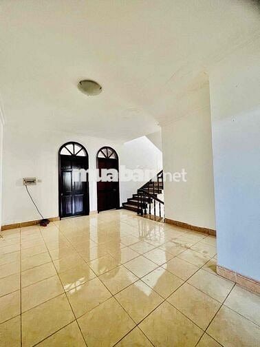 Cho Thuê Nguyên Căn Biệt Thự DT600m2 1Trệt 2Lầu 5Pn 6Wc Gara Ôtô