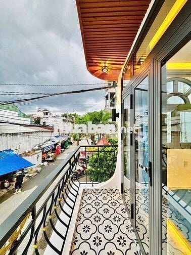 Siêu phẩm nhà phố mặt tiền xe hơi Nguyễn Thái Sơn. Nội thất cao cấp