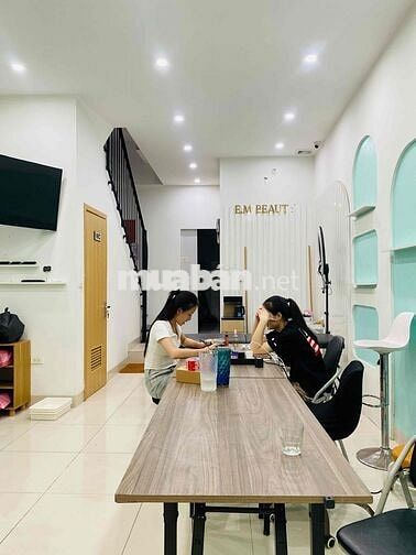 Mặt bằng kinh doanh 2 tầng 120m2 phố Nguyễn Thị Định vị trí siêu đẹp
