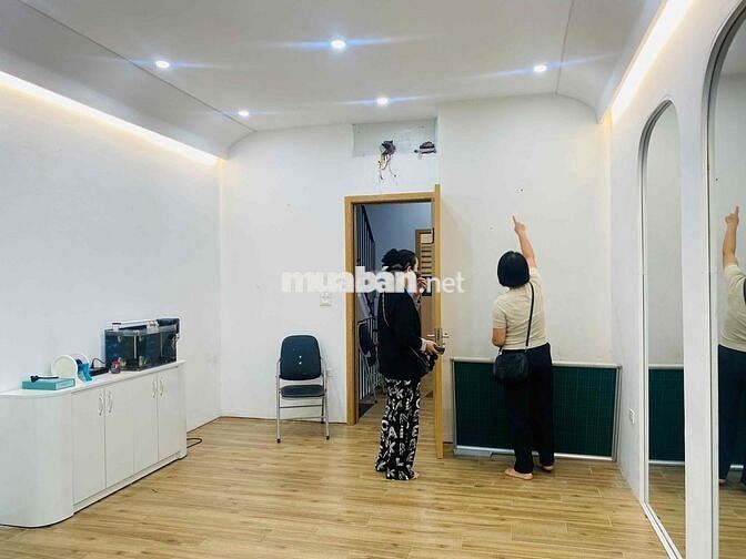 Mặt bằng kinh doanh 2 tầng 120m2 phố Nguyễn Thị Định vị trí siêu đẹp