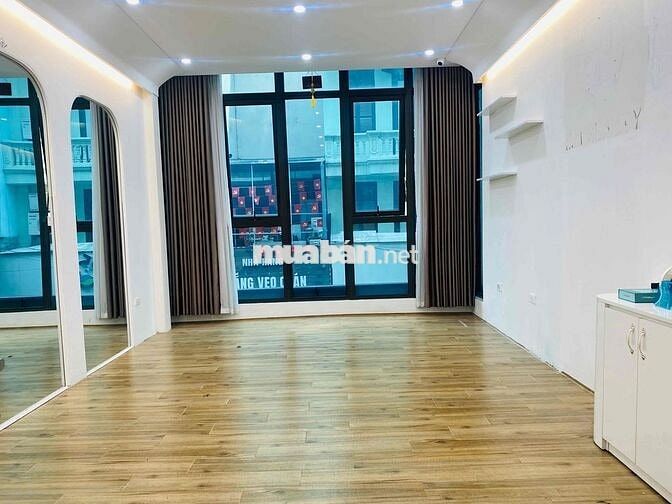 Mặt bằng kinh doanh 2 tầng 120m2 phố Nguyễn Thị Định vị trí siêu đẹp