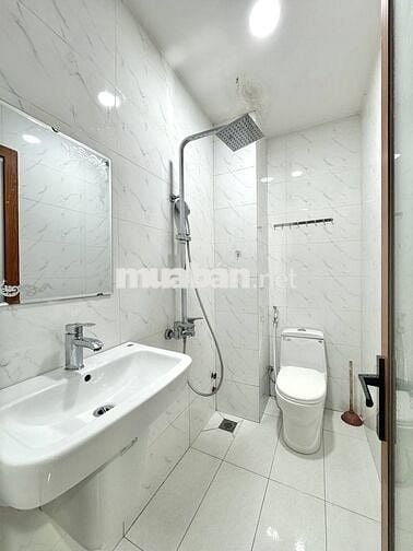 PHÒNG FULL NỘI THẤT VIEW KÍNH NGAY ĐỐI DIỆN NHÀ THI ĐẤU PHÚ THỌ