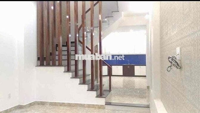 cần bán nhà 3 tầng mt gần Võ Văn Kiệt