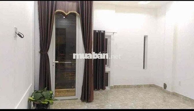 cần bán nhà 3 tầng mt gần Võ Văn Kiệt