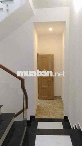 cần bán nhà 3 tầng mt gần Võ Văn Kiệt
