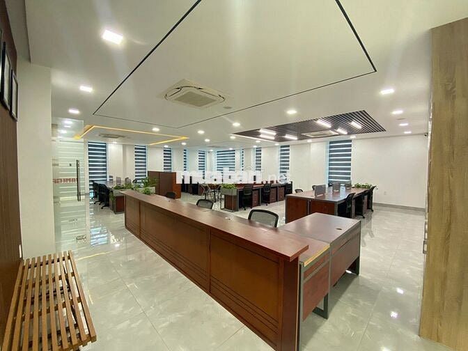 Văn phòng 120m2 - sức chứa 30 người kế bên Vạn Phúc City