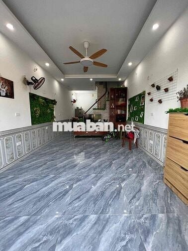 Nhà mới Kính coong Âu cơ Nội thất cơ bản DT 41m, 3 tầng, mt 4m Giá chà