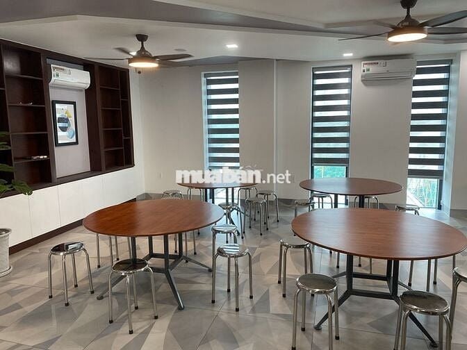 Văn phòng 120m2 - sức chứa 30 người kế bên Vạn Phúc City