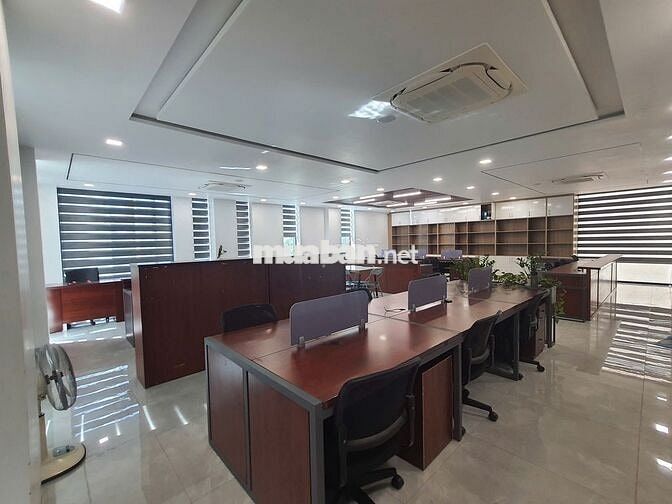 Văn phòng 120m2 - sức chứa 30 người kế bên Vạn Phúc City