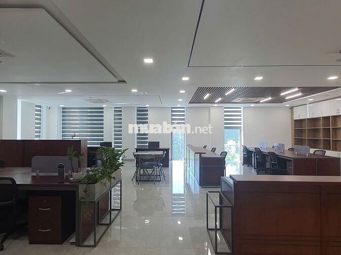 Văn phòng 120m2 - sức chứa 30 người kế bên Vạn Phúc City