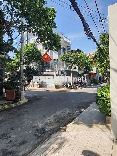 Văn phòng 120m2 - sức chứa 30 người kế bên Vạn Phúc City