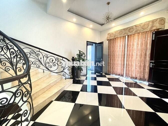 CHO THUÊ BIỆT THỰ 3 TẦNG SÂN VƯỜN HỒ BƠI BẮC NHA TRANG GIÁ 60 TRIỆU
