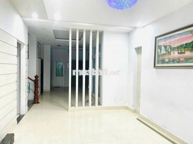 Nhà kiệt ôtô 134 m2,3 phòng ngủ, đã có số hồng