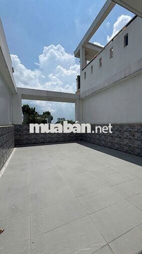 Nhà 3,5 tầng 4x18m giá 10,6 tỷ đường kênh tân hóa đối diện KDL đầm sen