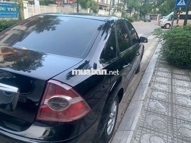 Ford Focus 2010 1.8 MT màu đen