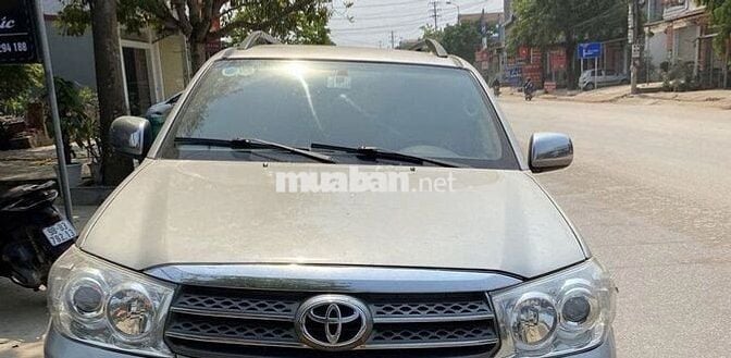Fortuner 2.5 G sản xuất 2009 đăng ký 2010.