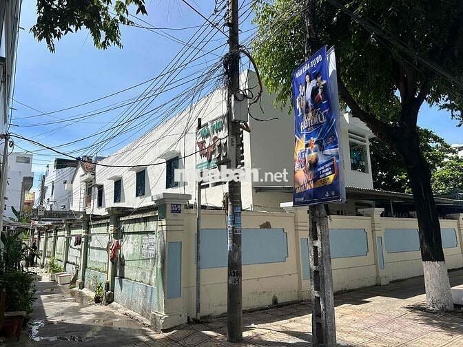 Nhà ngang 7,5m gần biển – Sát trường học – Vị trí thoáng, đầy tiềm năn