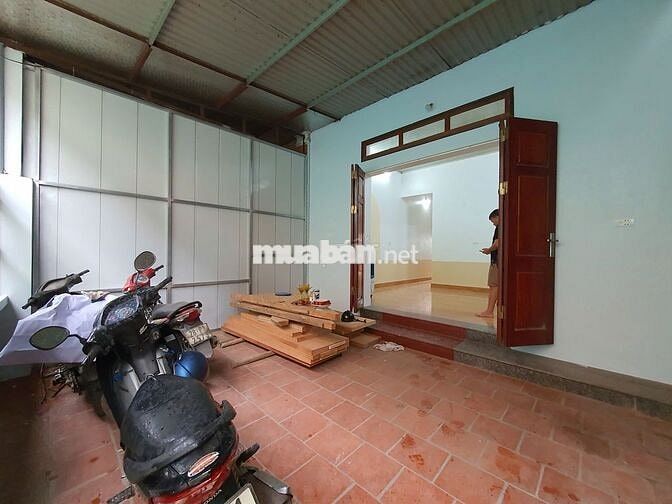 Bán đất tặng nhà 83m,ngõ thông 4m Ôtô vào,cách QL6 bxe YÊN NGHĨA 10P