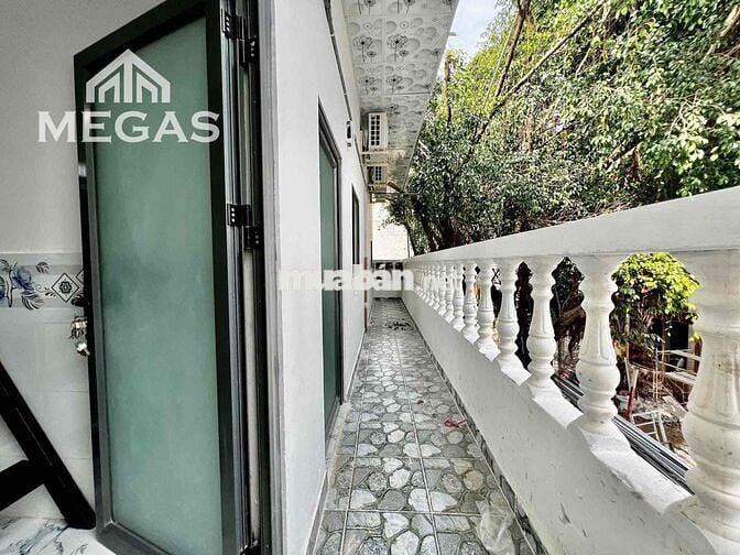 Căn hộ Gác Đúc cao 1m8 sắn máy lạnh ngay Hoà Bình - Rộng, Thoáng mát