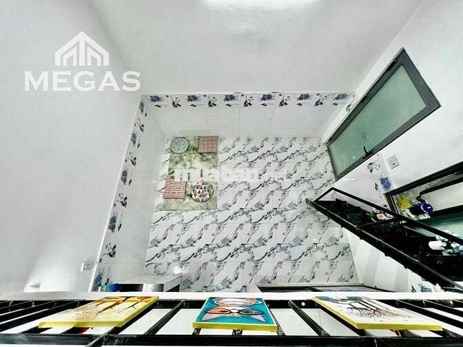 Căn hộ Gác Đúc cao 1m8 sắn máy lạnh ngay Hoà Bình - Rộng, Thoáng mát