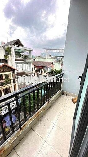 Cho thuê phòng gác lửng, ban công đường Văn Chung, Tân Bình - 4tr9