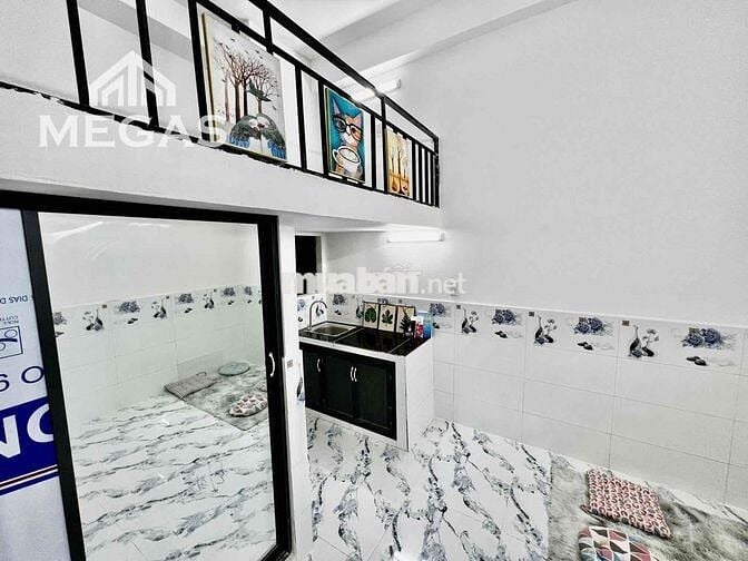 Căn hộ Gác Đúc cao 1m8 sắn máy lạnh ngay Hoà Bình - Rộng, Thoáng mát