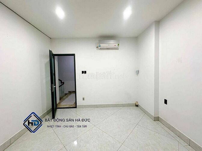 Biệt thự sân vườn 13.5x25 sang trọng gần UBND Quận 12