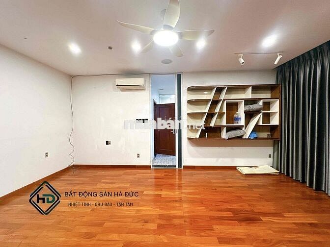 Biệt thự sân vườn 13.5x25 sang trọng gần UBND Quận 12