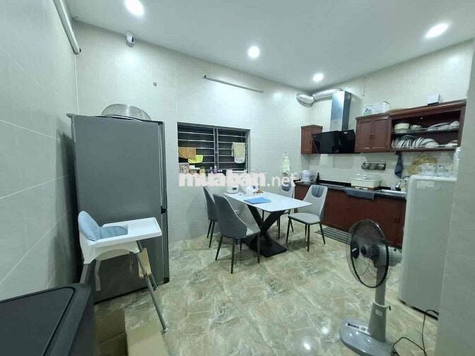 BÁN NHÀ PHỐ TRẦN QUỐC HOÀN DT 58 M x4 Tầng Mạt tiền rộng ngõ thông